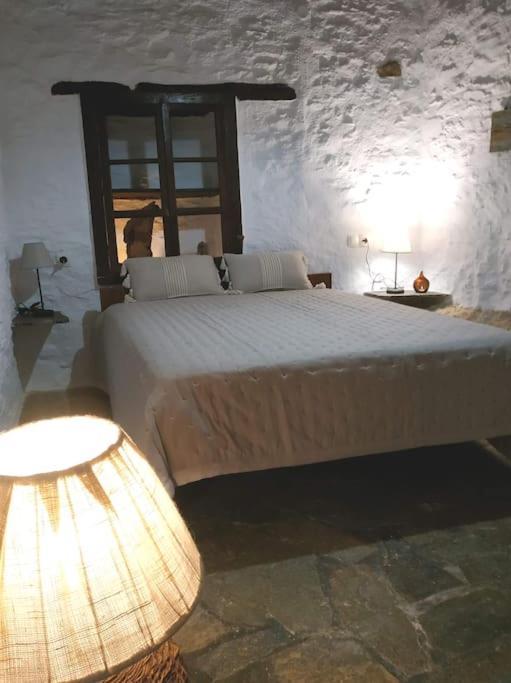 Ano Syros Marvellous Oven Apartment Bagian luar foto
