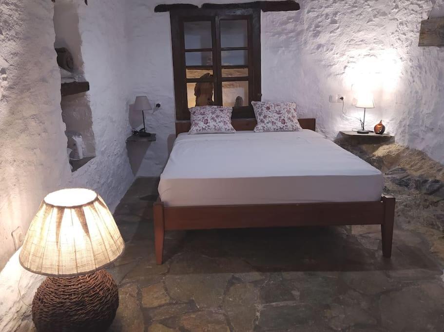 Ano Syros Marvellous Oven Apartment Bagian luar foto