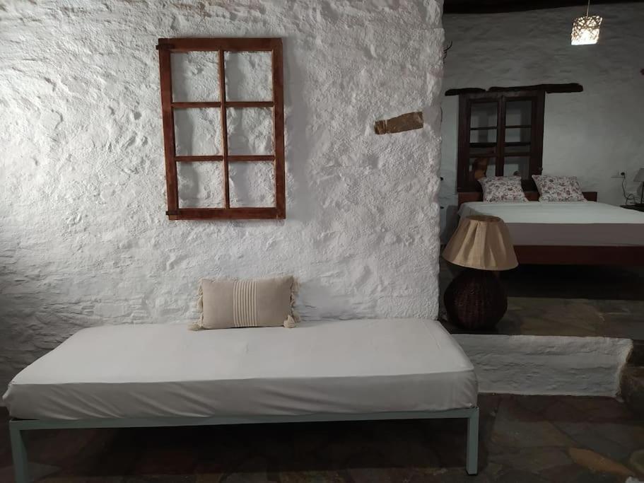 Ano Syros Marvellous Oven Apartment Bagian luar foto