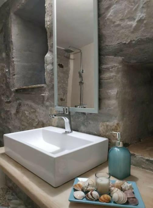 Ano Syros Marvellous Oven Apartment Bagian luar foto
